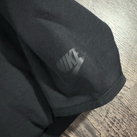 NEW | NIKE Sportswear Tech Fleece 1/2 Zip Mens Sweatshirt - Picture 6 of 6